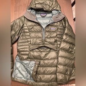 Patagonia Women’s Hooded Down Pullover